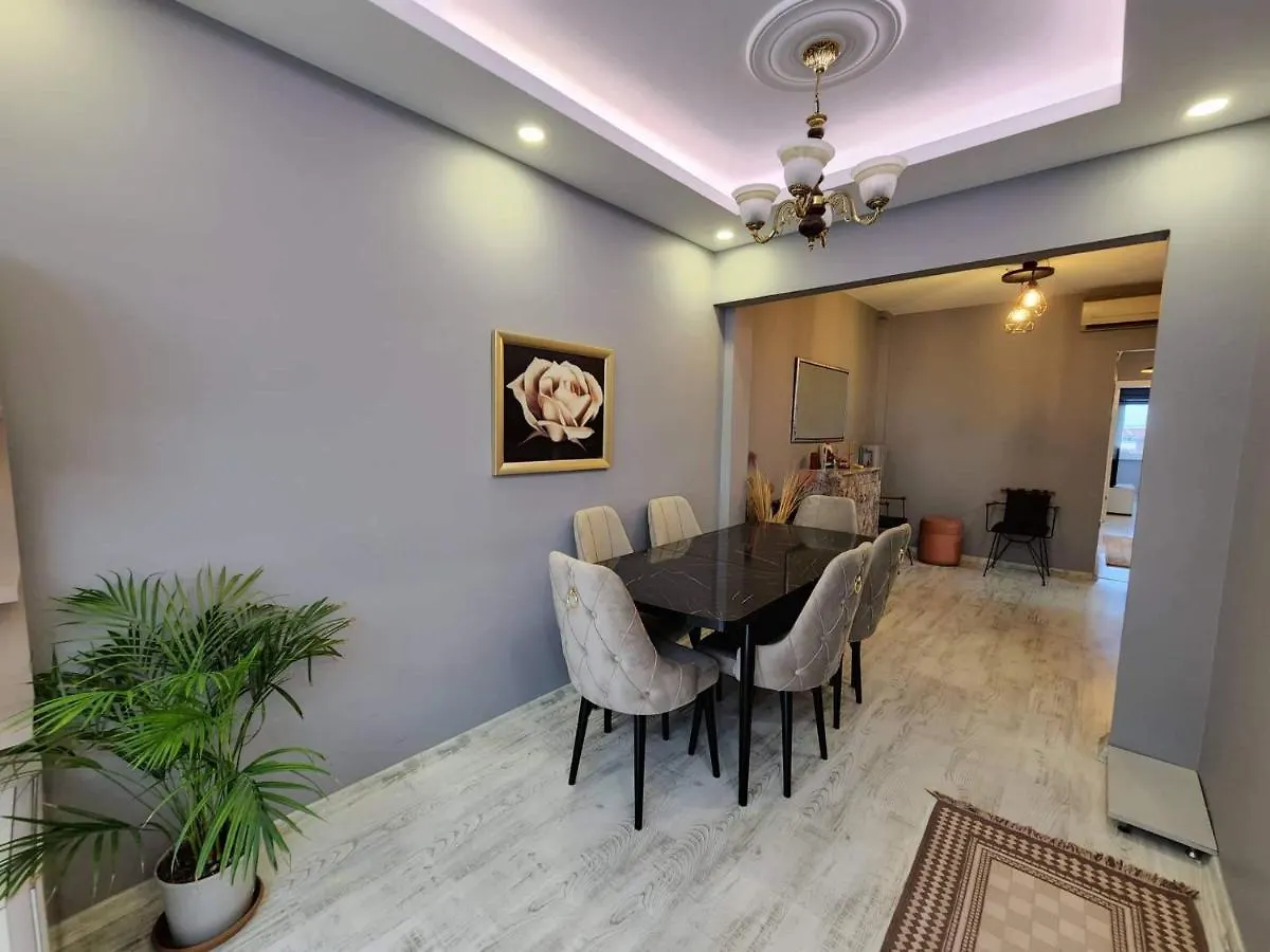 Luxurious 3-Bedroom Apartment, Sisli Istambul 0*,  Turquia